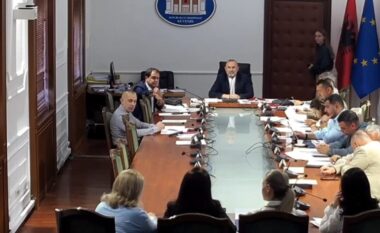 Përplasjet për ndryshimet në ligjin e SHISH në Komisionin e Ligjeve, PD ngre alarmin për përdorim politik