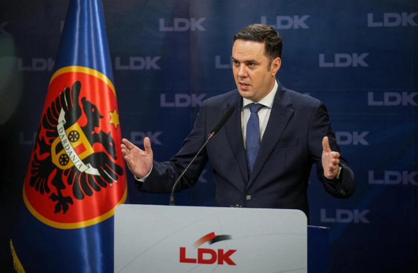 Veliu kritikon Abdixhikun  Po vepron si zot i partisë  jo si kryetar