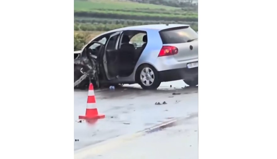 Përplasje në rrugën Elbasan Peqin pranë Bishqemit  plagoset shoferi i një makine pas një parakalimi të gabuar