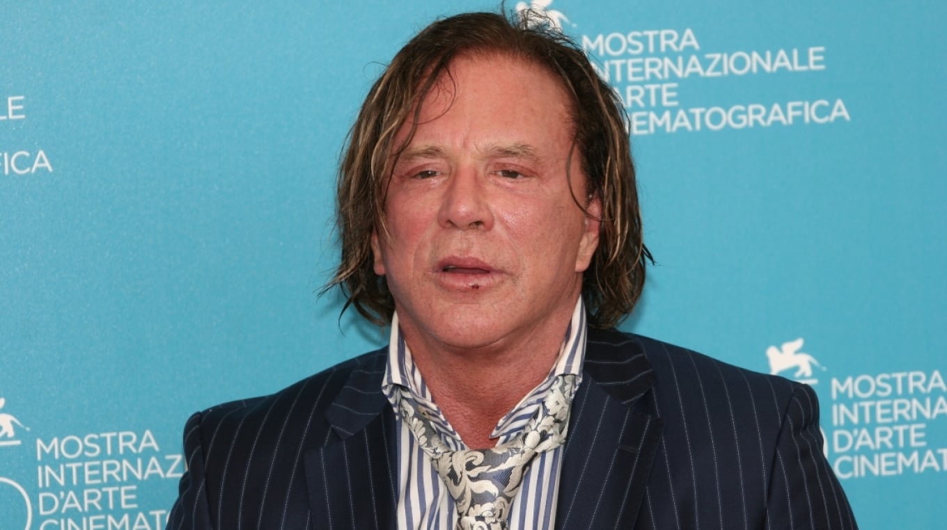 Mickey Rourke trondit fansat  del në Los Angeles pa dhëmbë