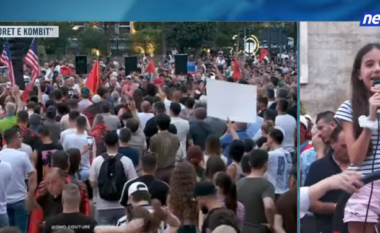 11-vjeçarja nga Shkupi në protestën para Kryeministrisë: “Kam dy fjalë për ‘Mister hajdutin’, fitorja është me ne”