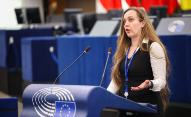 Eurodeputetja Cristina Guarda njofton pjesëmarrjen në protestën në Tiranë: Europa ka detyrimin të dëgjojë qytetarët