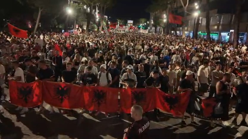 Dita e 27 të e protestës para Kryeministrisë  qytetarët përsërisin kërkesën e panegociueshme për largimin e Edi Ramës