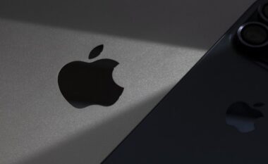 Apple pëson rënie në bursë pas shtrenjtimit të disa produkteve