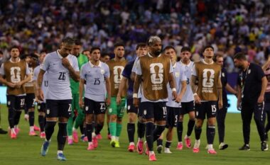 Tensione te Uruguai para duelit me Spanjën, Bielsa akuzon futbollistët se po kërkojnë largimin e tij