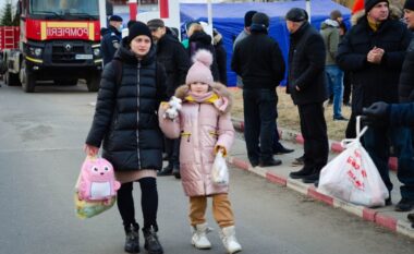 Brukseli kërkon shtyrjen deri në mars 2028 të mbrojtjes për refugjatët ukrainas, përjashtohen aplikimet e para të burrave në moshë ushtarake