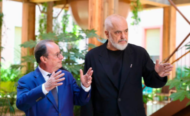 Rama mirëpret François Hollande në Kryeministri dhe i dorëzon Medaljen e Artë të Mirënjohjes Publike