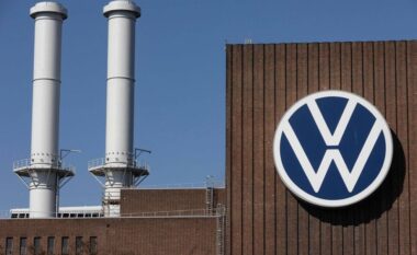 Volkswagen përgatit riorganizim të paprecedentë, në plan deri në 100 mijë shkurtime dhe mbyllje fabrikash