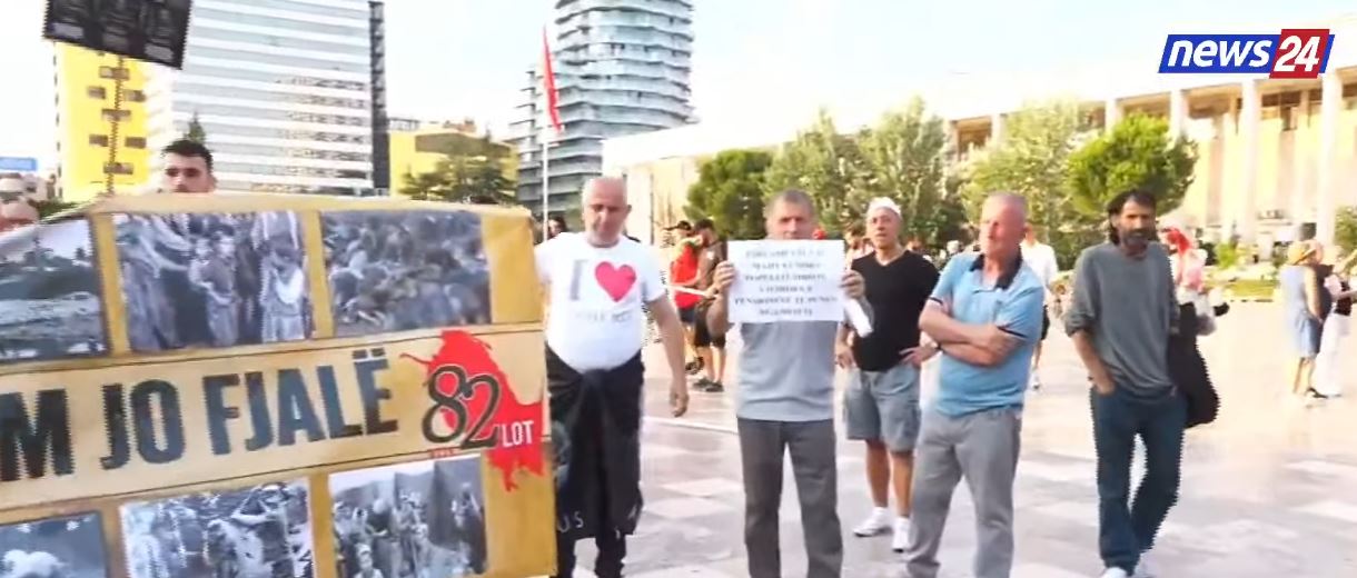 Nis protesta e 27 të kundër Edi Ramës  qytetarët mblidhen në sheshin  Skënderbej  dhe kërkojnë largimin e tij
