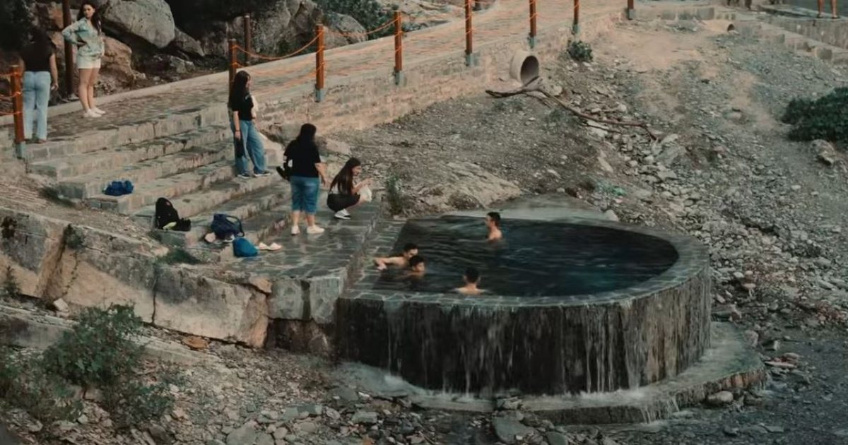 rama-ndan-video-nga-banjat-e-benjes-dhe-fton-vizitoret-cdo-fundjave-ejani-ne-permet