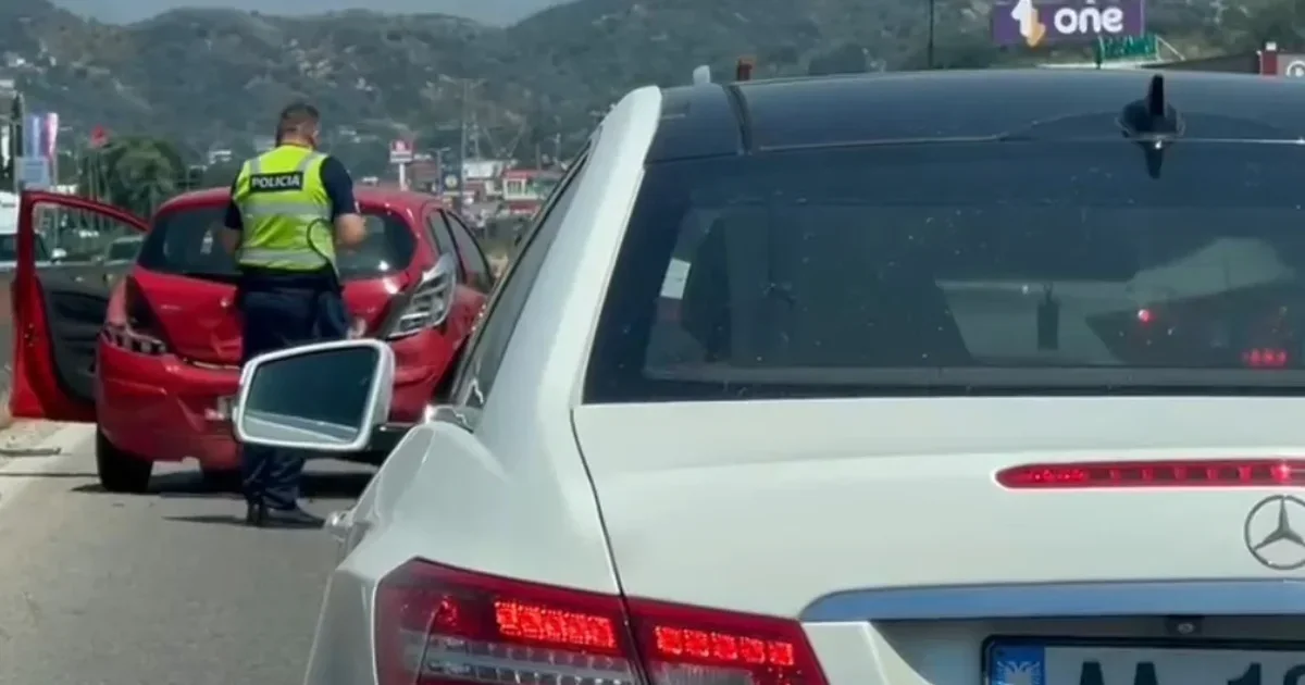 Përplasje me tre automjete pranë Maminasit  rëndohet lëvizja në autostradën Tiranë Durrës