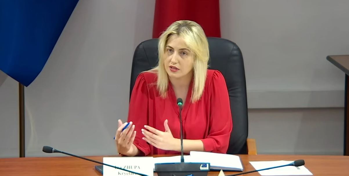 Debate dhe akuza në Komision  Zhupa sulmon mazhorancën  Janë miratuar ligje me porosi për 523 projekte në zonat e mbrojtura