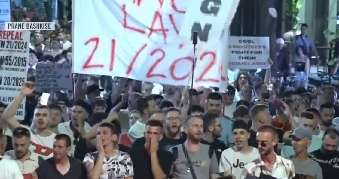 Thirrje kundër Ramës dhe marshim në Tiranë  protestuesit mbushin rrugët kryesore