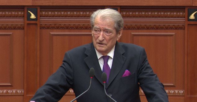 Berisha: Rama po përgatit arratisjen e Belindës drejt Greqisë, qytetarët dhe rinia janë derdhur rrugëve të Shqipërisë, s’janë fashistë, por kundër diktaturës