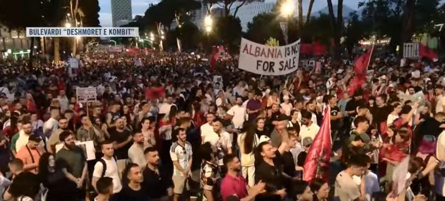 Protesta e 12-të/ Qytetari thirrje administratës: Braktiseni
