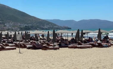 Turizmi, pasiguri nga protestat/ Operatorët turistikë në Vlorë raportojnë anulime rezervimesh: Dëmton ekonominë