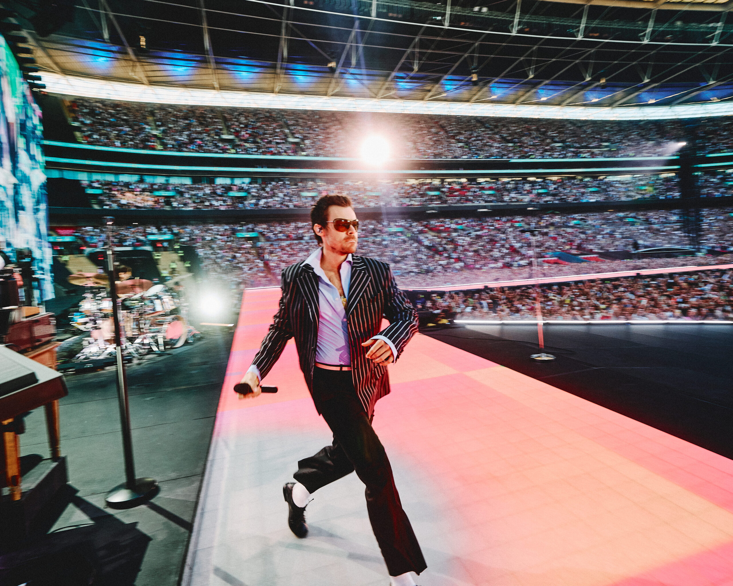 harry-styles-vleresohet-ne-rekordin-boteror-guinness-per-koncertet-radhazi-ne-stadiumin-wembley
