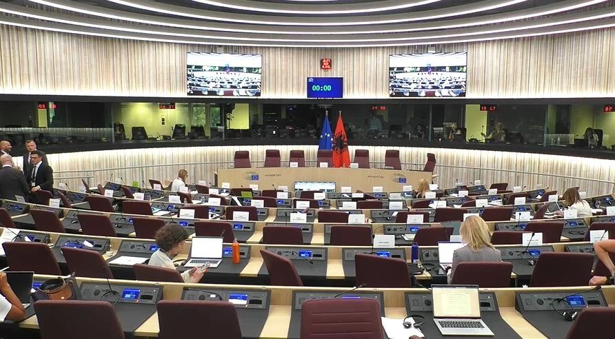 Mbledhja e Stabilizim Asociimit Shqipëri BE  Zyrtari i KE  Shqipëria duhet të mbajë fjalën për rishikim e ligjit të investimeve strategjike
