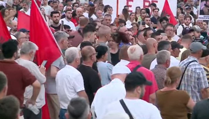 Dita e 52 të e protestës  Qytetarët zbresin sërish në shesh  kërkohet dorëheqja e kryeministrit Rama