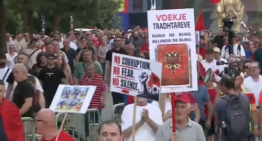  Historia po shkruhet në këtë shesh dhe ne jemi në anën e fitimtarëve   Aktivisti  E vërteta nuk fshihet me propagandë  Po na mbështesin edhe senatorët amerikanë