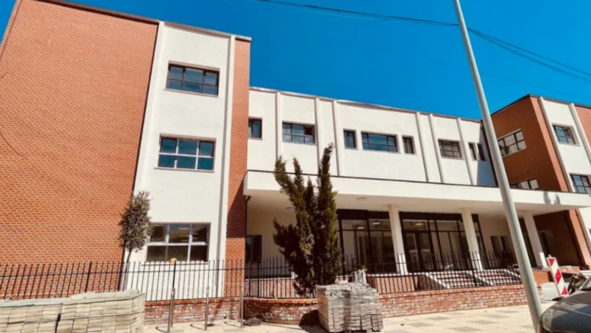 E rëndë në Shkodër  Plagosje brenda Poliklinikës  i plagosuri i nënshtrohet operacionit