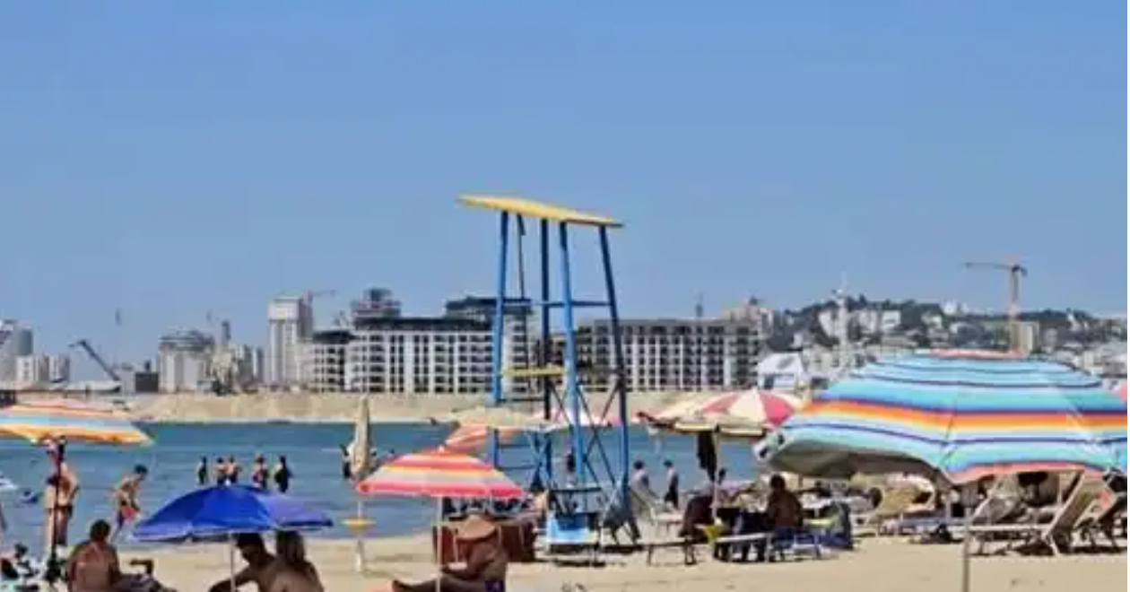 Plazhet pa vrojtues  Pushuesit të shqetësuar në Durrës  apel prindërve  Mos i lini fëmijët vetëm