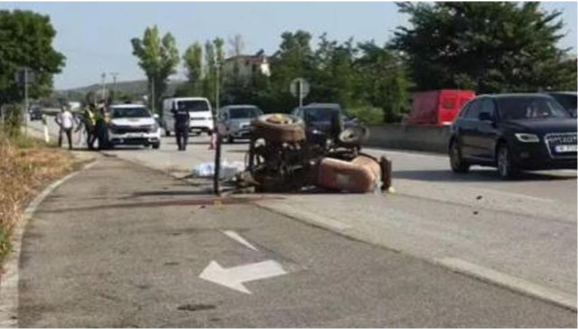 Aksident i rëndë në aksin Rrogozhinë Lushnje  50 vjeçari dërgohet me urgjencë në spitalin e Traumës  EMRI 