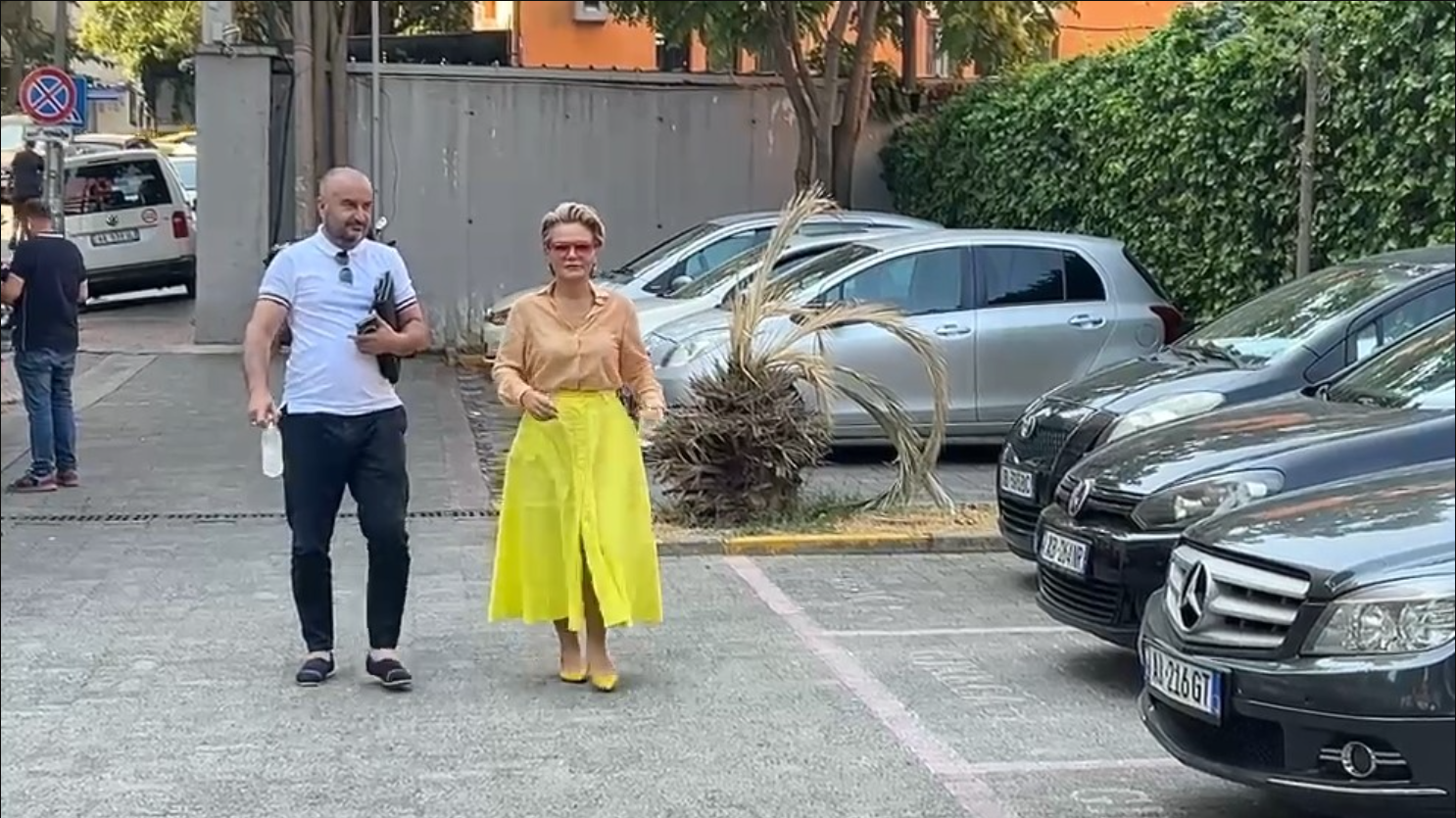 Seanca  GJKKO rrëzon kërkesën e Ilir Metës për të dalë nga kafazi i xhamit  Monika Kryemadhi batuta me gazetarët