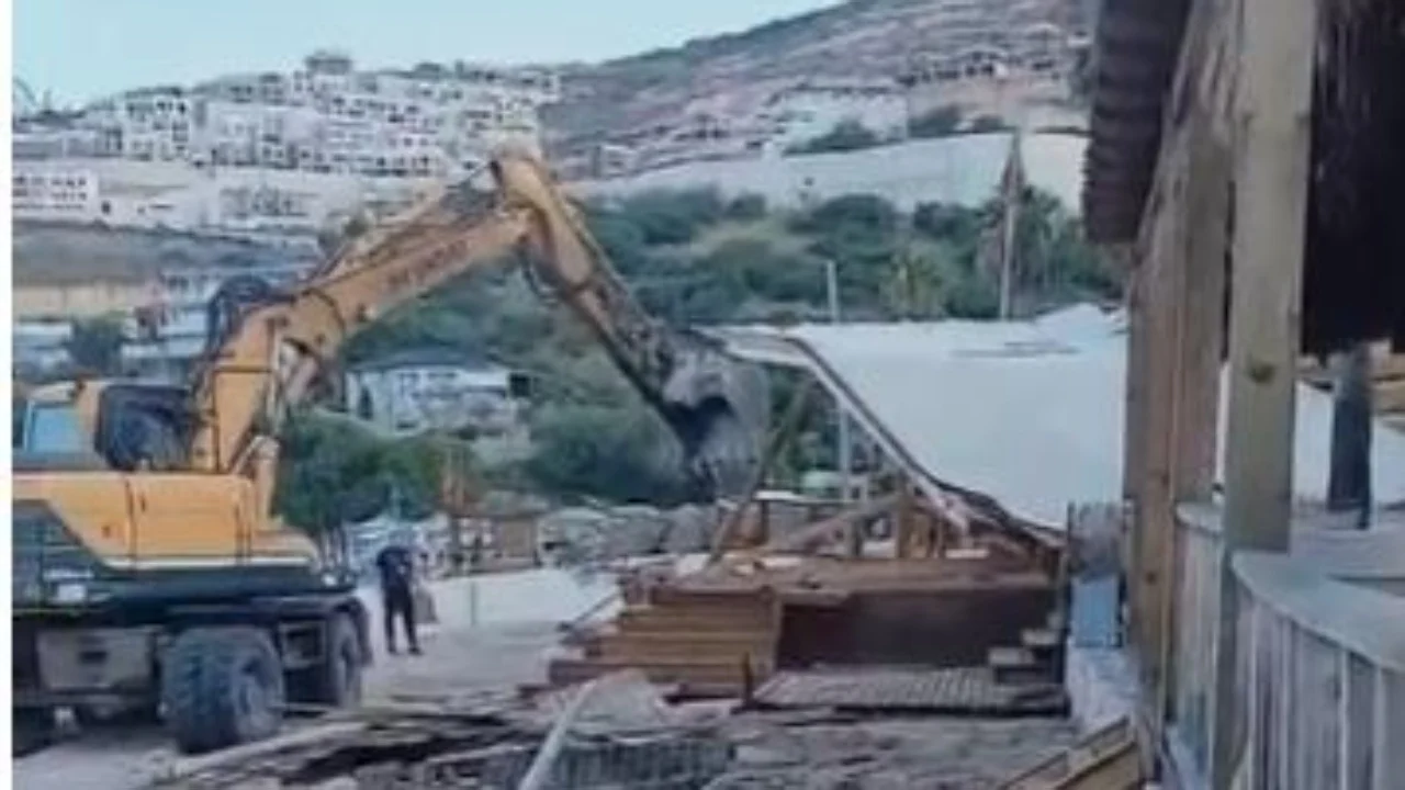 IKMT aksion në Jalë  shemben strukturat pa leje përgjatë vijës bregdetare