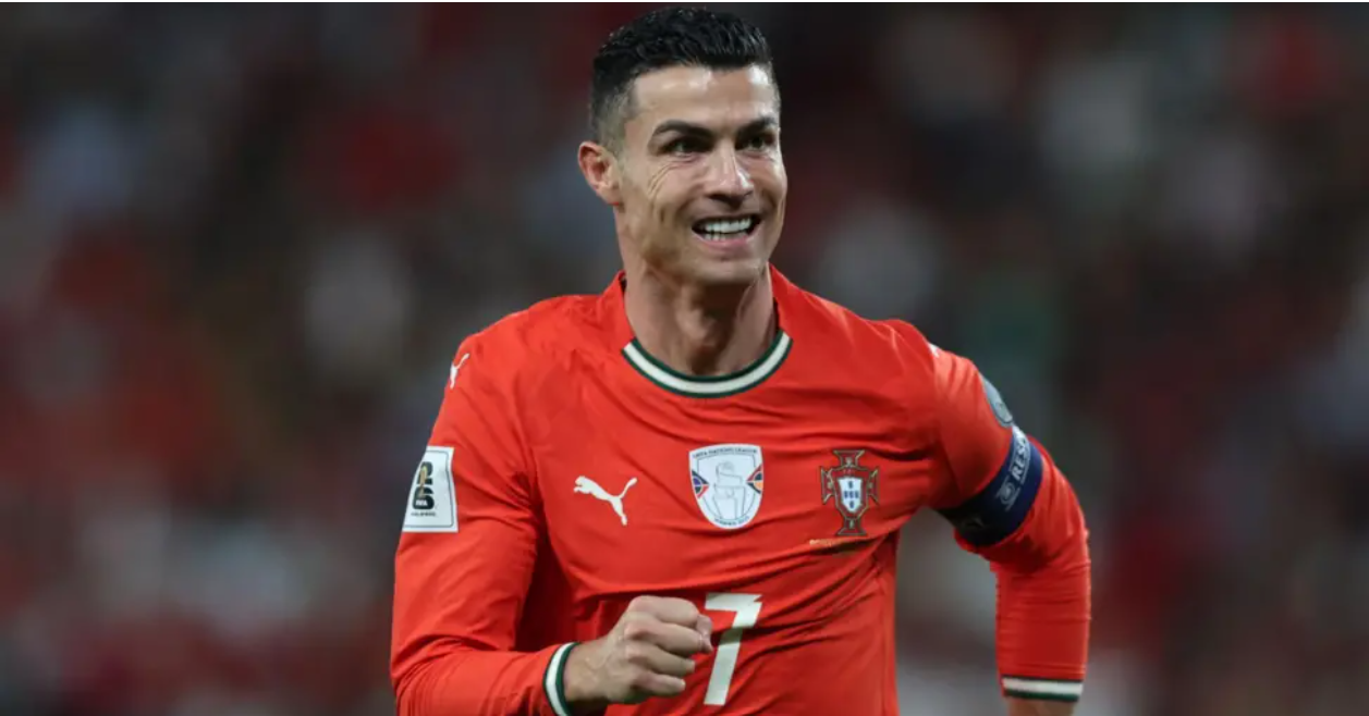 FOTOT  Ronaldo zbulon koleksionin luksoz të makinave me vlerë dhjetëra miliona euro  Lodrat e mia