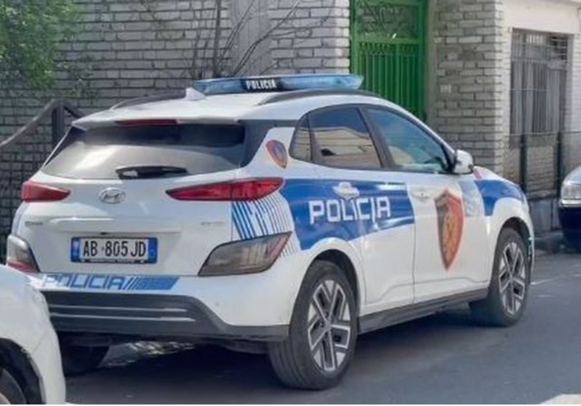 I riu humb kontrollin e mjetit dhe përplaset me makinën e Policisë  lëndohen dy efektivë  Ja si ndodhi aksidenti