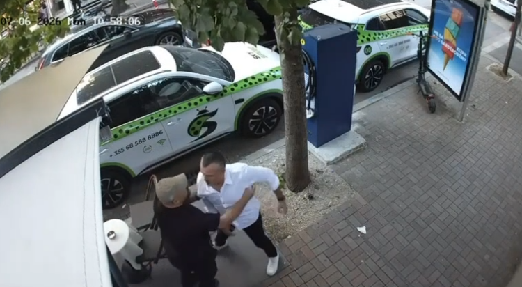 VIDEO  Nadir Çausholli përfshihet në konflikt fizik me Mirton Likën në zonën e ish Bllokut