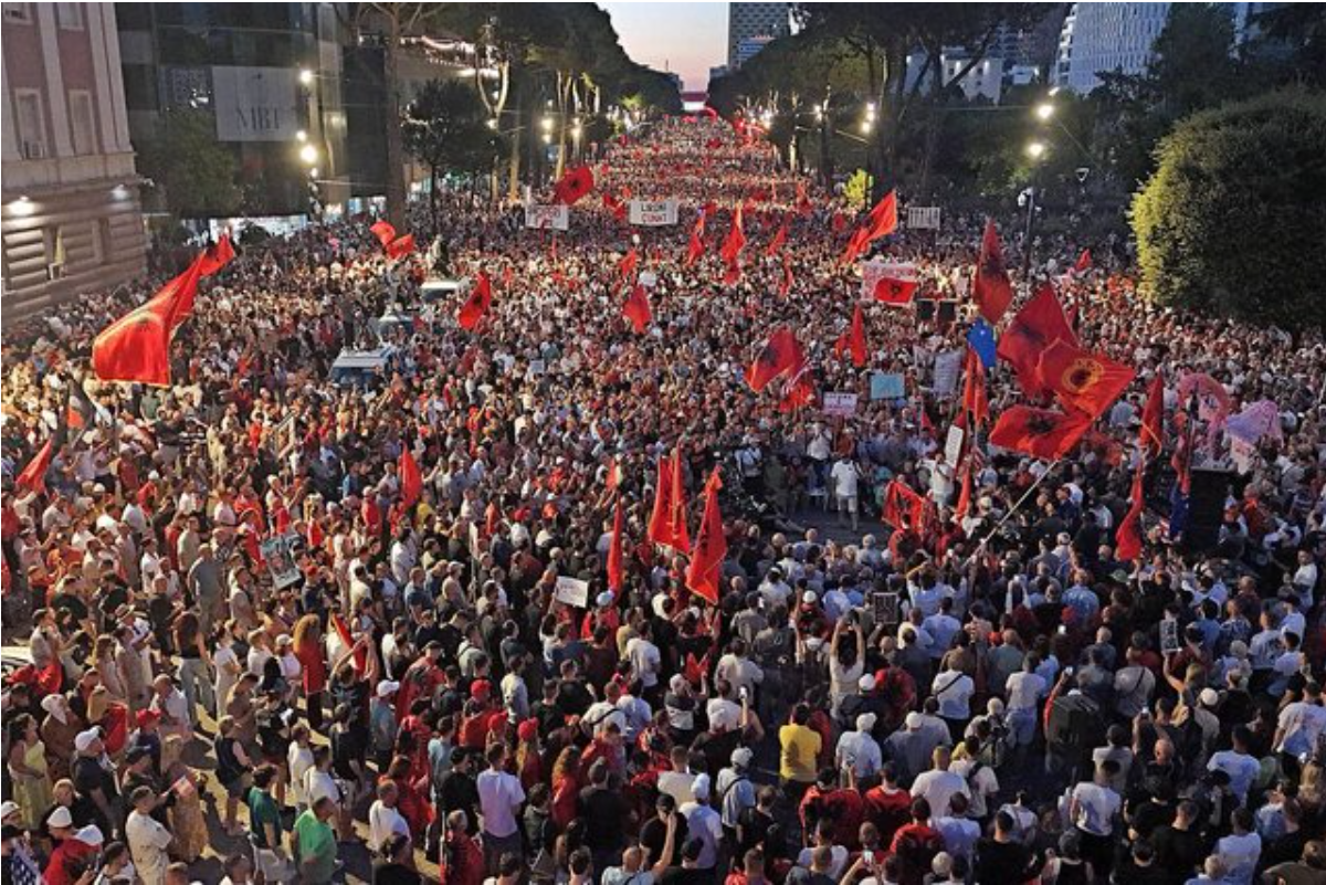 revolucioni-i-flamingo-ve-nuk-terhiqet-televizioni-publik-austriak-jehone-protestave-ne-vendin-tone-rama-akuzohet-nga-qytetaret-per-korrupsion