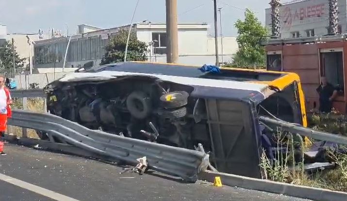 Përditësim për të plagosurit nga aksidenti i autobusit në Tiranë Durrës  mes tyre edhe dy të mitur