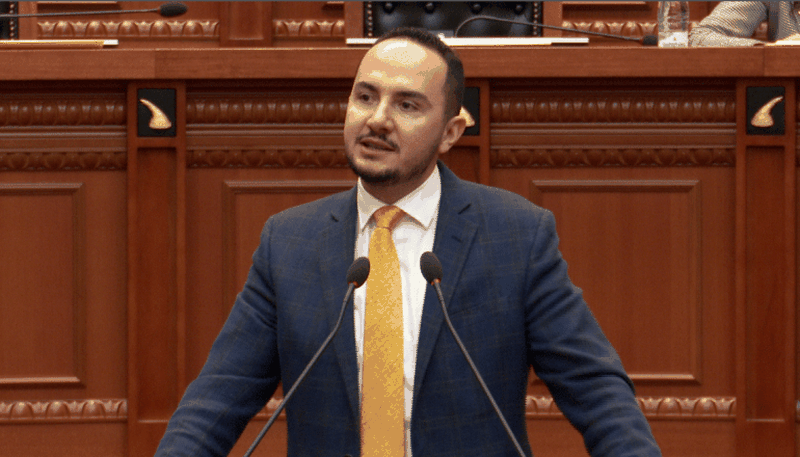 Salianji rikthehet me paralajmërimin e bërë dy vite më parë  Nga shëndetësia te portet dhe pasuritë publike   Shqipërinë e keni trajtuar si një kafshatë 