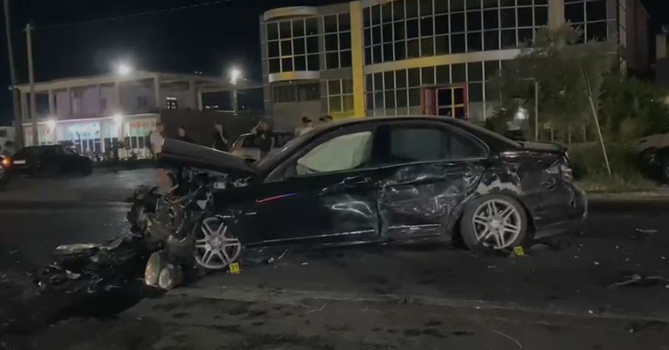 Përplasje me tre mjete në rrugën Fushë Krujë Tiranë  tre të lënduar dërgohen te Trauma