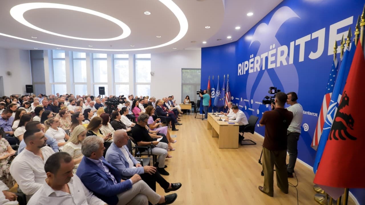 Berisha rinovon kryesinë e PD  jashtë disa prej figurave që e mbështetën në Rithemelim