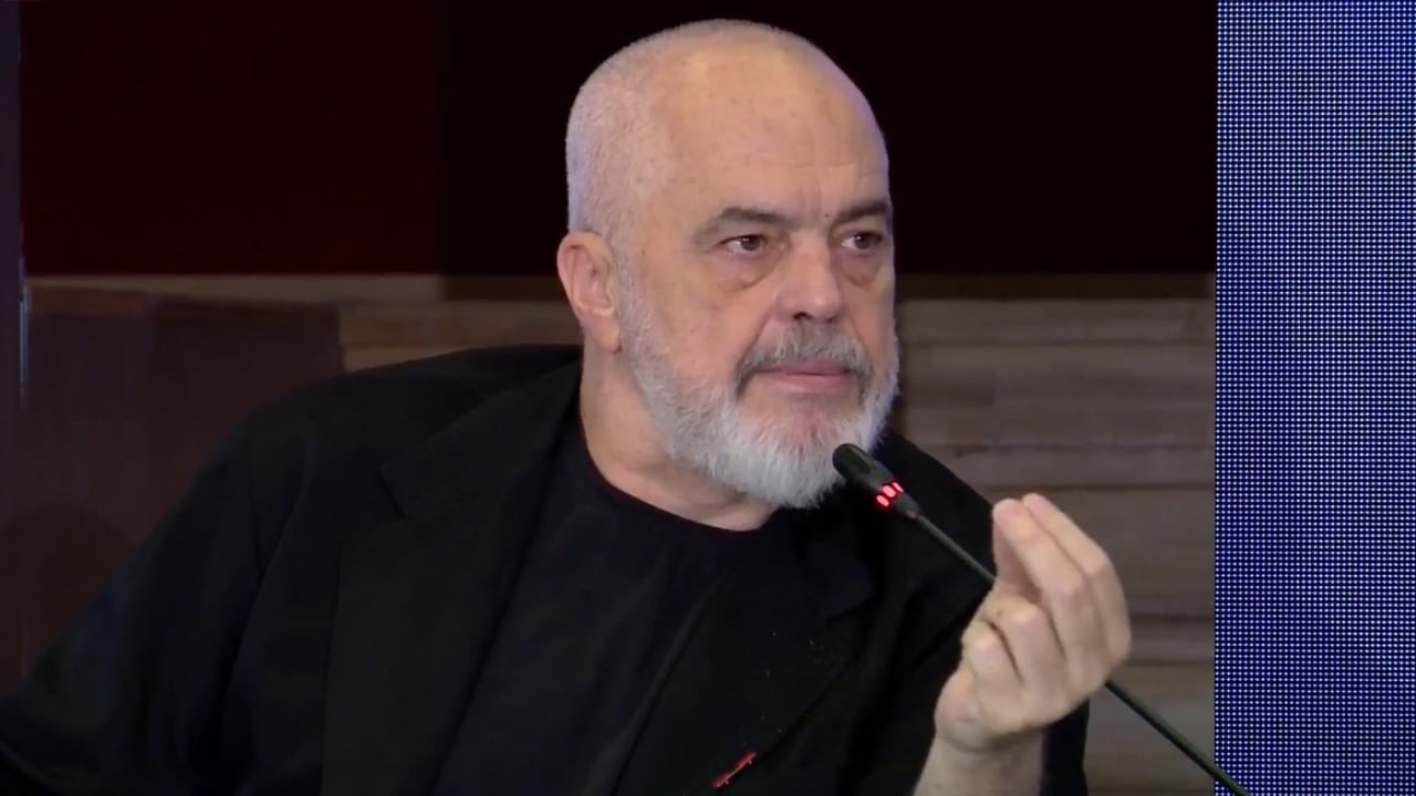 Pas më shumë se një muaji protestë në bulevard  Rama  Shqetësimi i vërtetë i qytetarëve është  uji i pastër  i protestës  ndërsa në koren e zezë janë grumbulluar dështakët