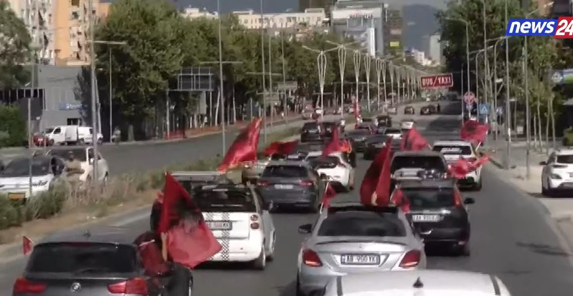 Diaspora i bashkohet Tiranës në ditën e 35 të të revoltës kundër Ramës
