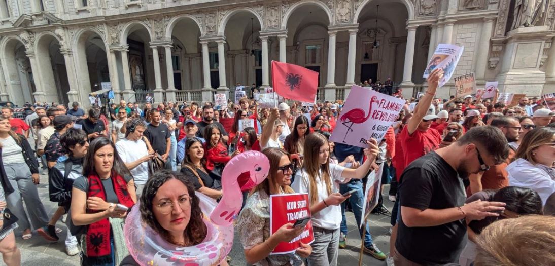 Ditmir Bushati  Protestat po ndërtojnë një Shqipëri të re  korrupsioni mbetet pengesa kryesore për BE në
