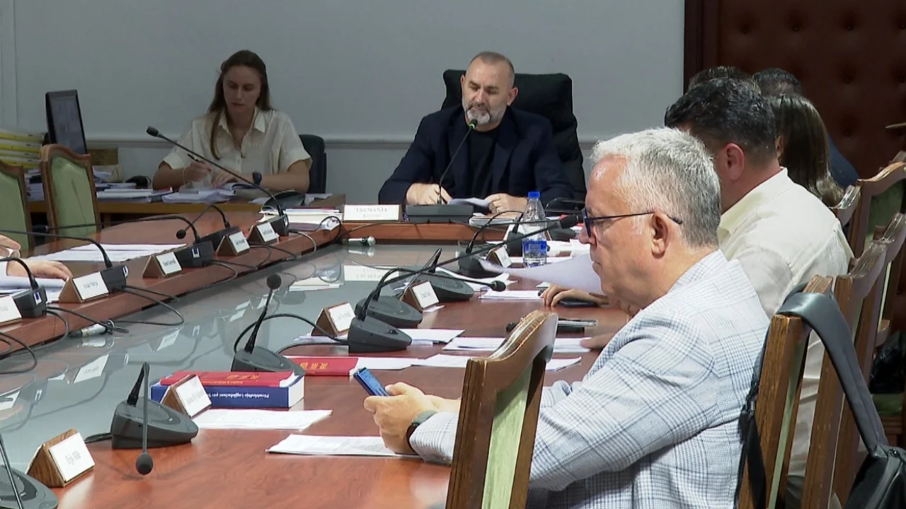 Debate në Kuvend për ligjin  Antimafia  dhe fatin e pasurive të sekuestruara  ngrihen dyshime për rikthimin e tyre te të goditurit