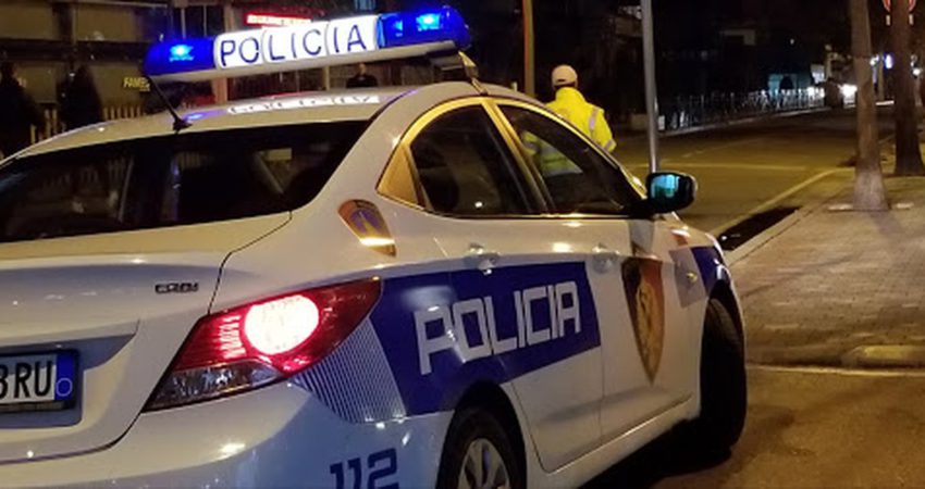 Përplasje me thikë mes tre personave në Tiranë  një i plagosur dërgohet me urgjencë në spital