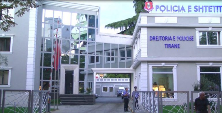 Përplasjet pranë Komisariatit Nr 3  Një i arrestuar  7 të proceduar dhe 4 në kërkim pas dëmtimeve në godinë