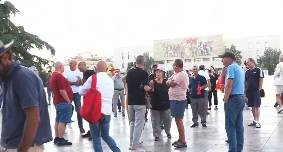 dita-e-38-te-e-revoltes-protestuesit-mblidhen-ne-skenderbej-kerkohet-largimi-i-rames