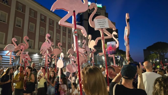 Dita e 39 të  protestuesit nisin marshimin në rrugët e Tiranës