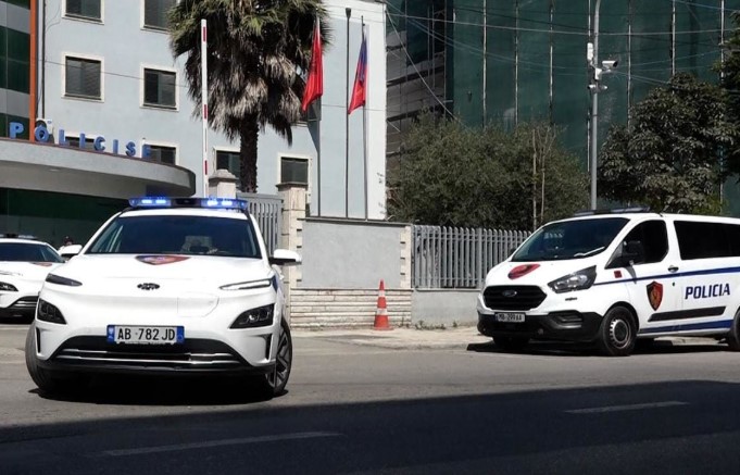 Dy të arrestuar në Durrës për vrasje dhe pjesëmarrje në organizatë kriminale  në pranga edhe një tjetër person