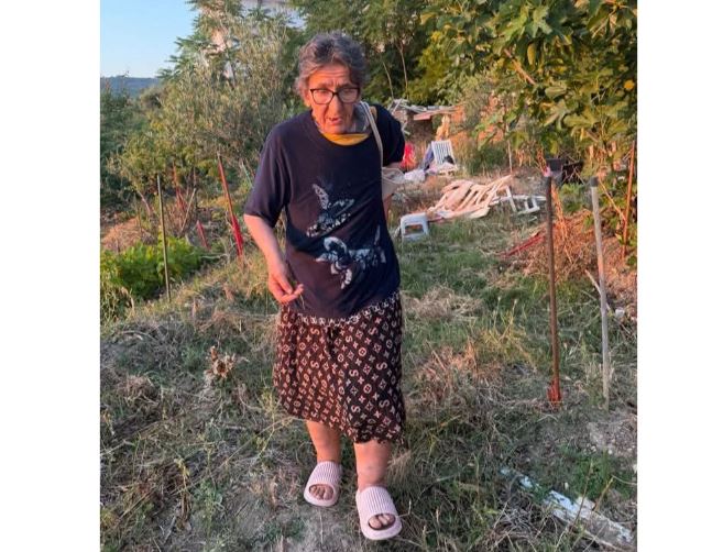 Apel për ndihmë  Familja humb kontaktet me 72 vjeçaren në Vlorë  nënë Dallëndyshja vuan nga demenca