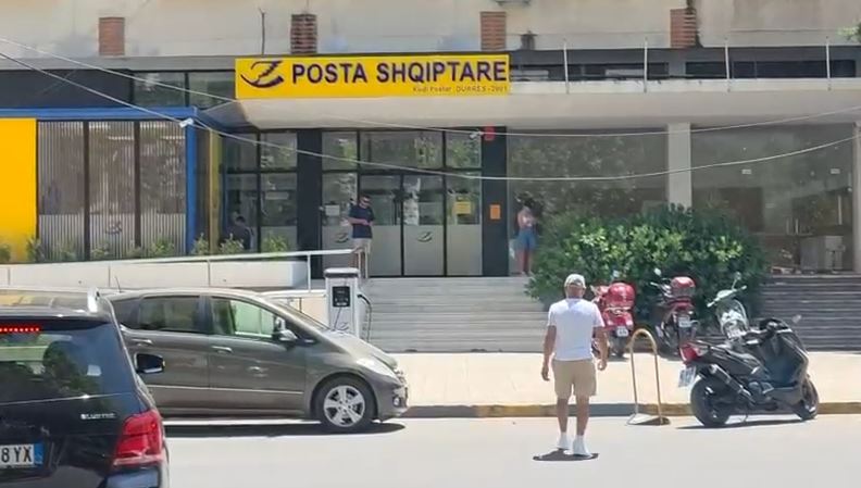 Shkarkohet drejtoresha e Postës së Durrësit  dyshohet për abuzim me 700 mijë euro