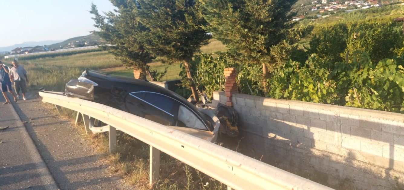 Përplasje fatale mes dy automjeteve në Qyrkan të Cërrikut  humbin jetën dy persona