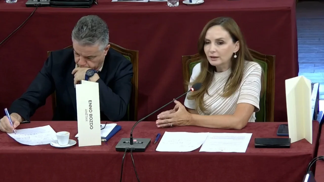 Opozita insiston për dëgjesën e Bashkisë së Tiranës në komisionin e reformës territoriale  Tabaku  Përfaqëson 1 3 milionë banorë